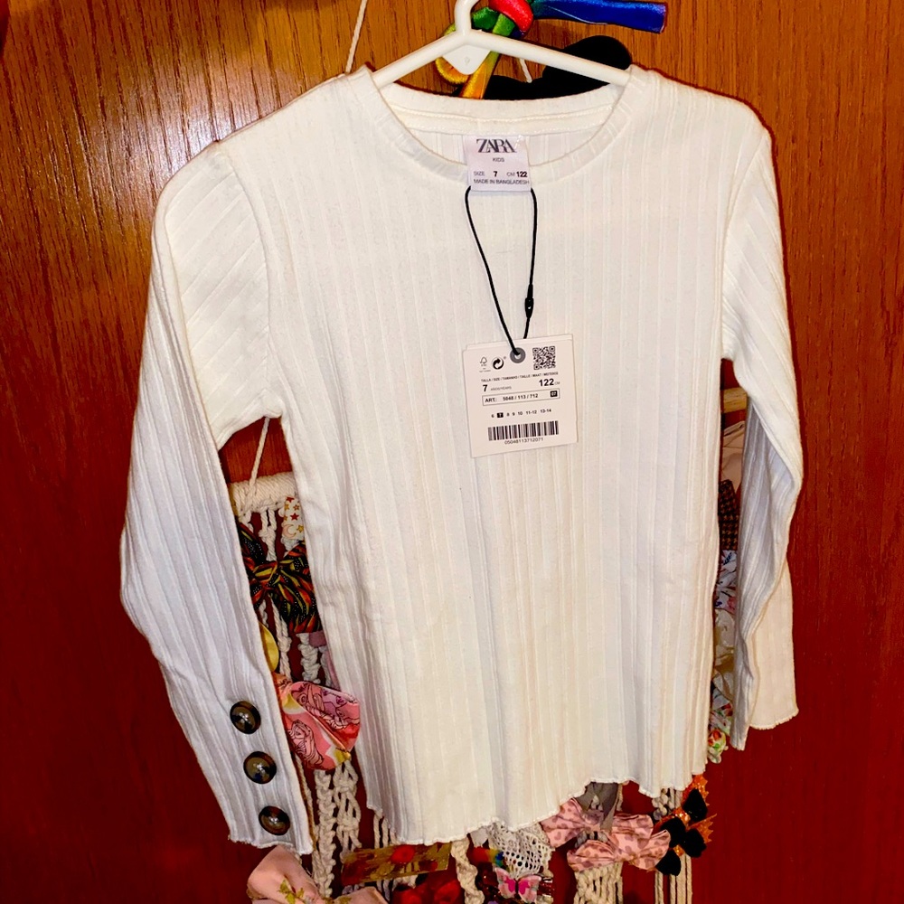 NWT ribbed size 7 Zara with button sleeves